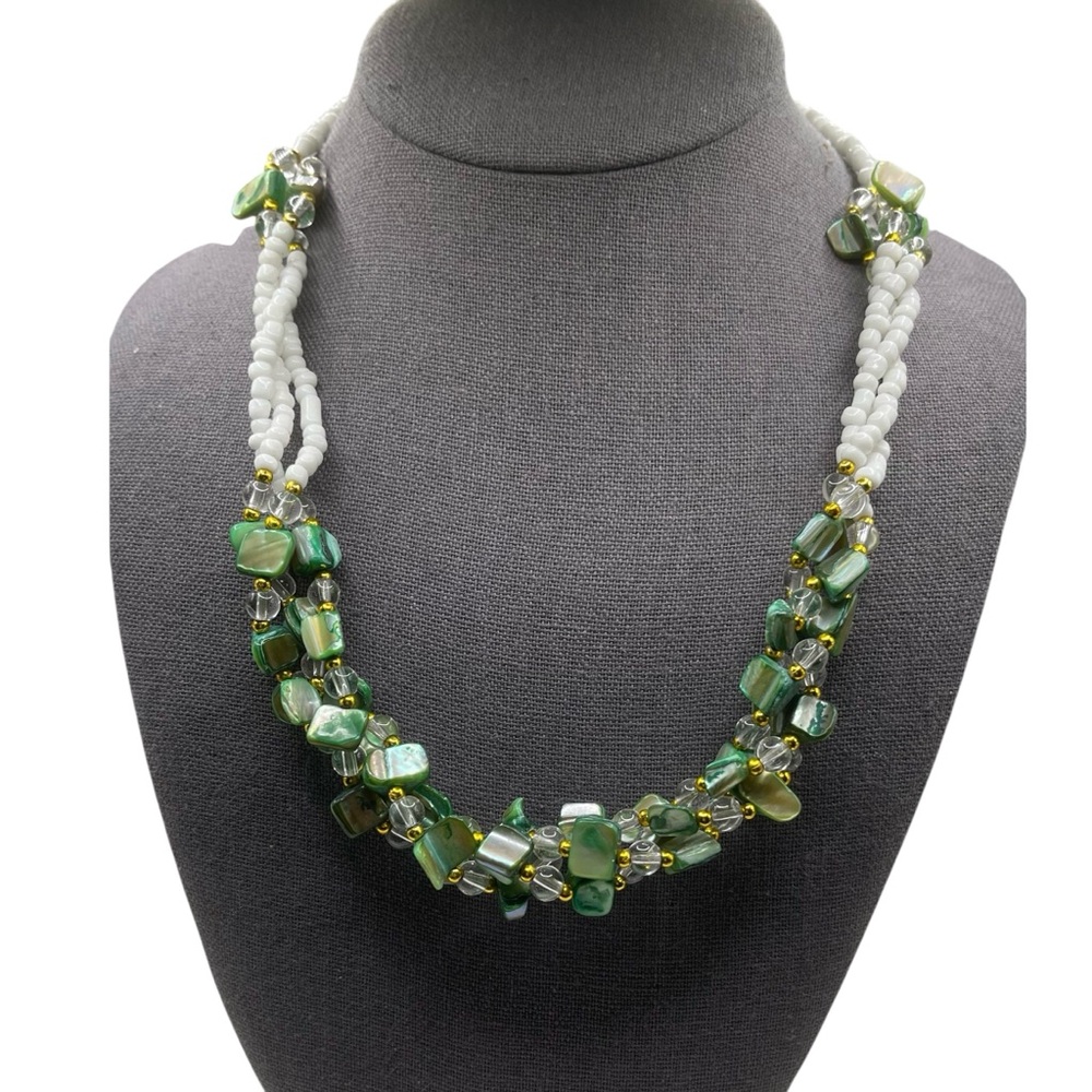 ❤️ Vintage White Shell and Pearlescent Green Shell Beaded Chunky Necklace